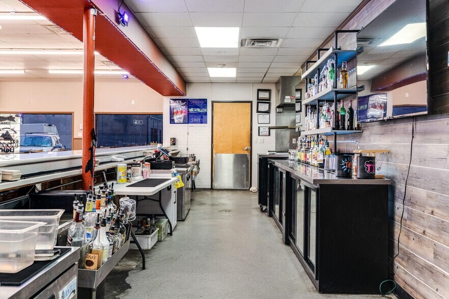 More Photos Of 3610 N Main St, Paris Restaurant For Sale