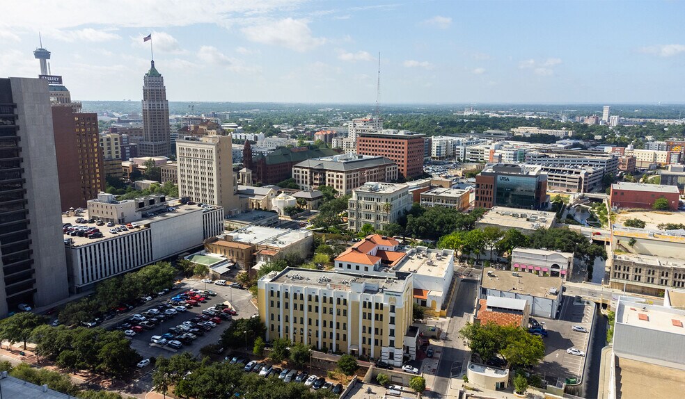 More Photos Of 120 Camaron St, San Antonio Hotel For Sale