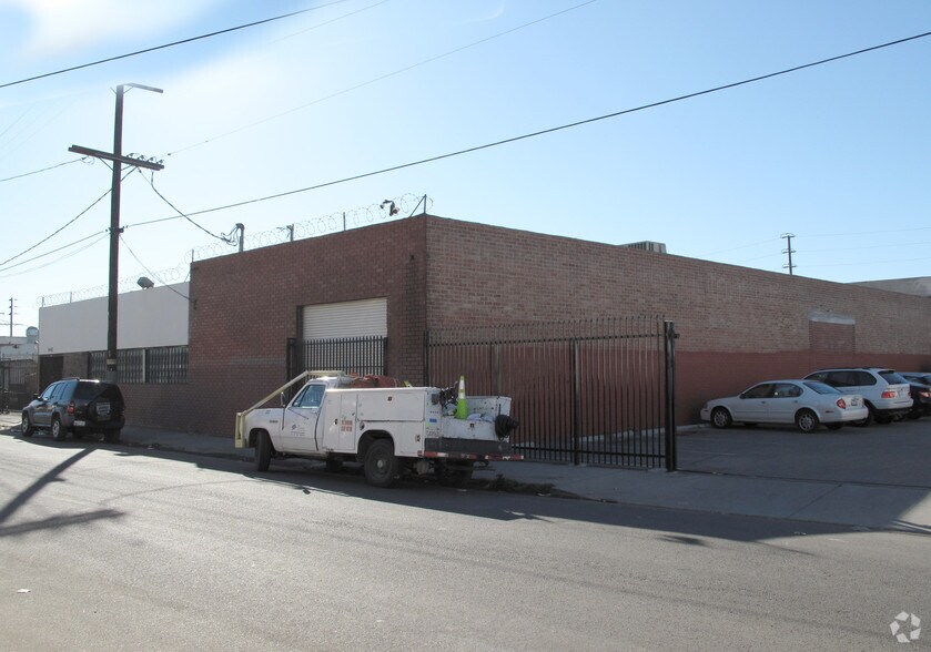 More Photos Of 1540 E 25th St, Los Angeles Warehouse For Sale