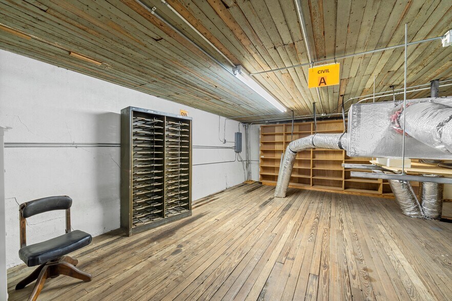 More Photos Of 107 W Main St, Cameron Storefront Retail Office For Lease