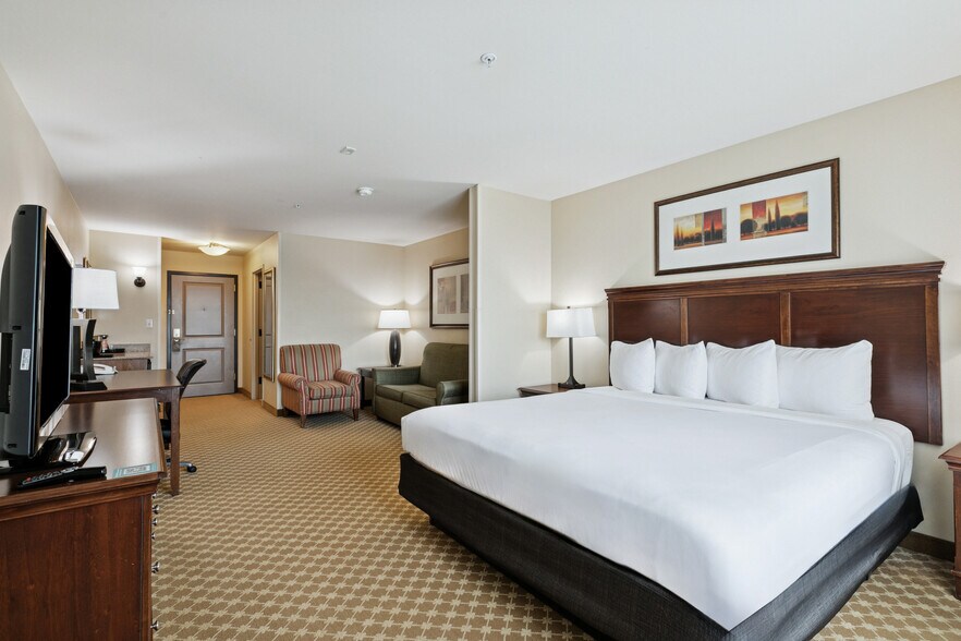 More Photos Of 130 Holiday Blvd, Covington Hotel For Sale