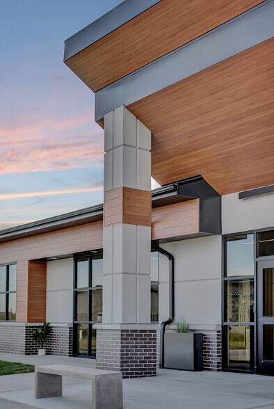 More Photos Of 8420 Amber Hill Rd, Lincoln Medical For Lease