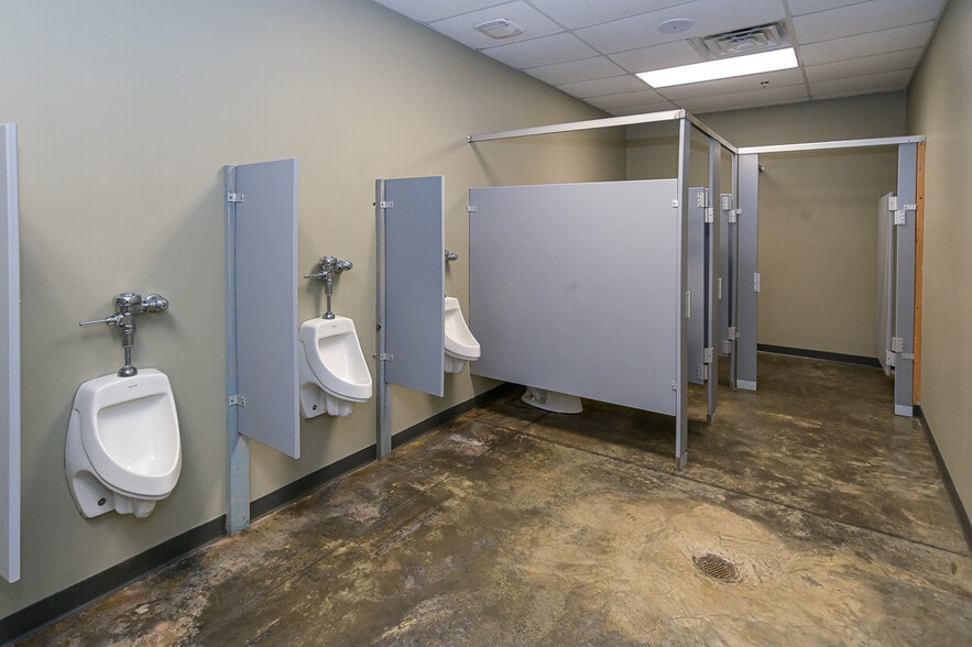 More Photos Of 4100 AL Highway 69, Guntersville Sports And Entertainment For Sale