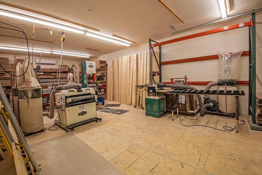 More Photos Of 592 N Sisters Park Ct, Sisters Flex For Sale