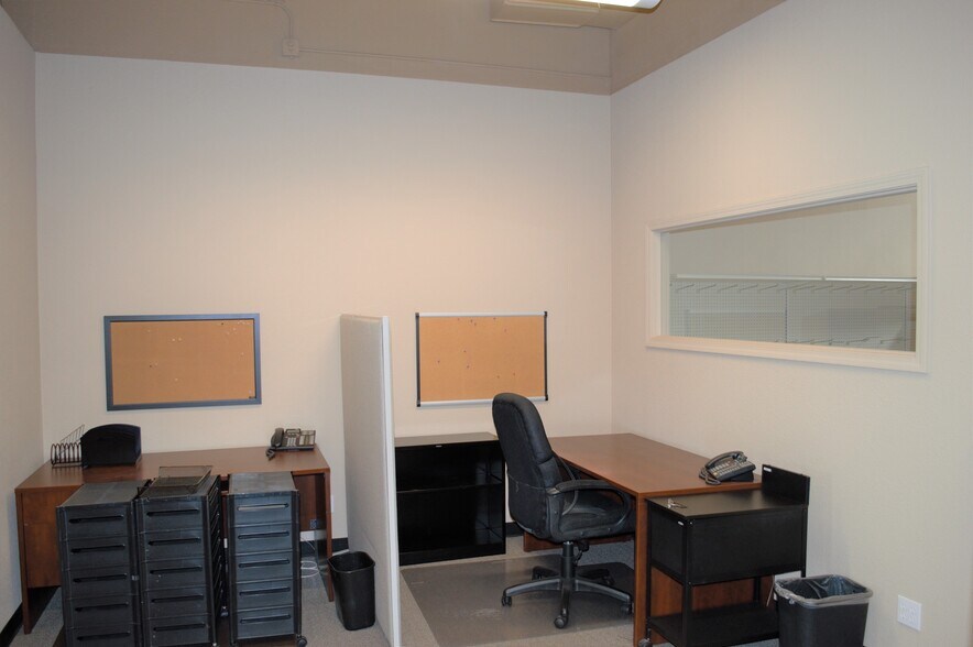 More Photos Of 1039 Serpentine Ln, Pleasanton Light Distribution For Lease