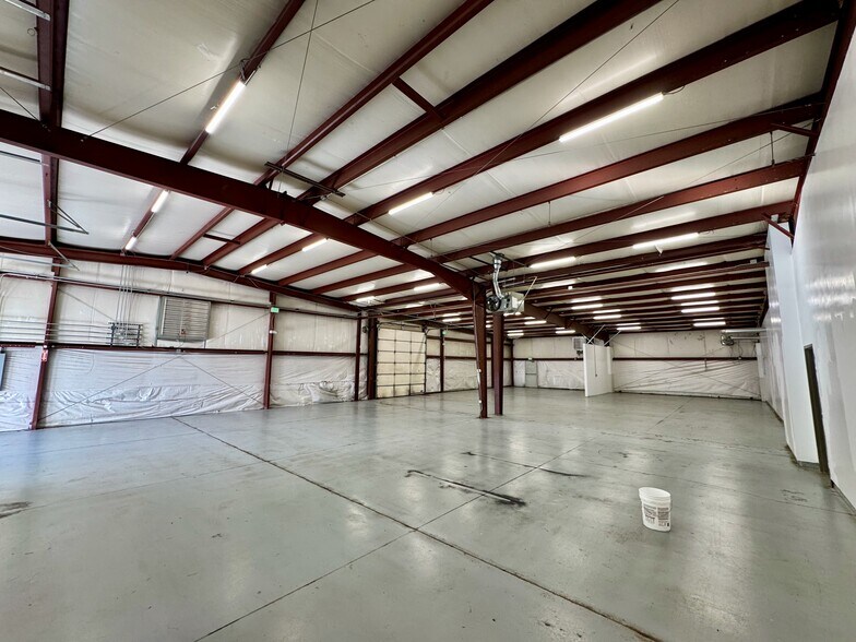 More Photos Of 5655 Parachute Cir, Colorado Springs Warehouse For Lease