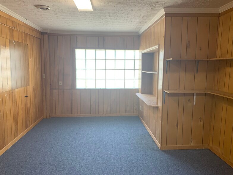 More Photos Of 1855 W Broad St, Athens Freestanding For Lease