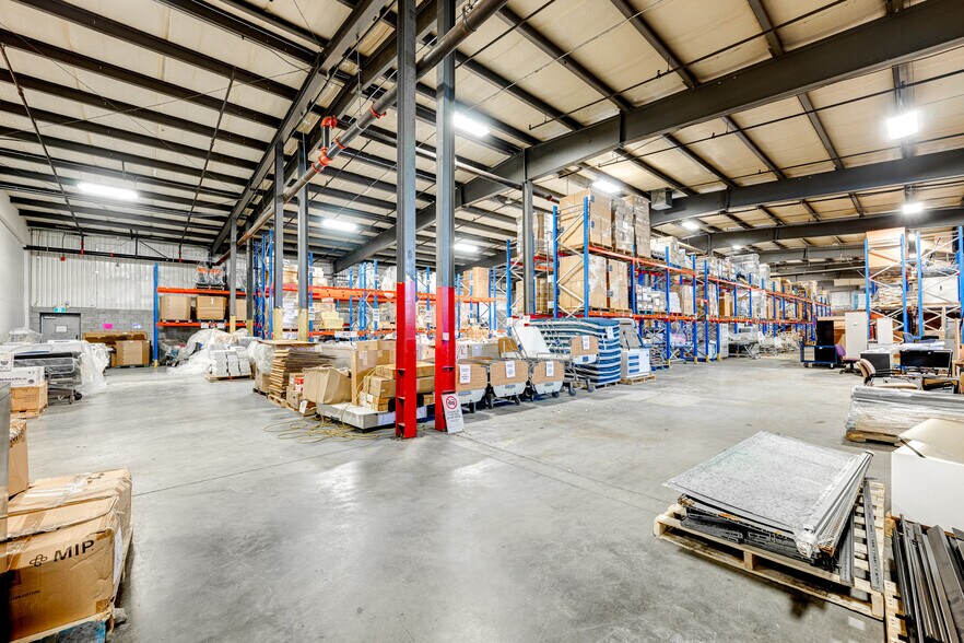 More Photos Of 2089-2111 Rue de la Province, Longueuil Warehouse For Sale