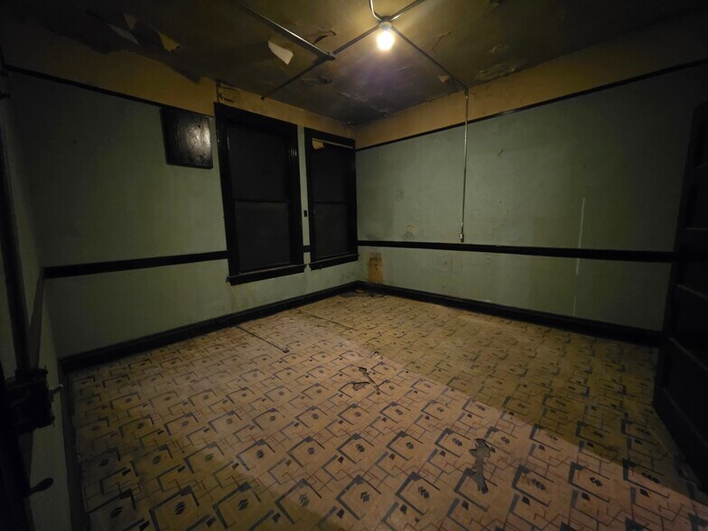 More Photos Of 124 E Front St, Sikeston Flex For Sale