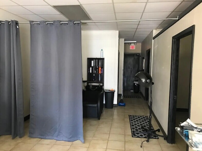 More Photos Of 13241 Perkins Rd, Baton Rouge Storefront For Lease