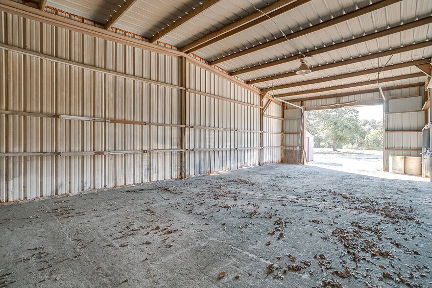 More Photos Of 3550 N Main St, Cleburne Industrial For Sale