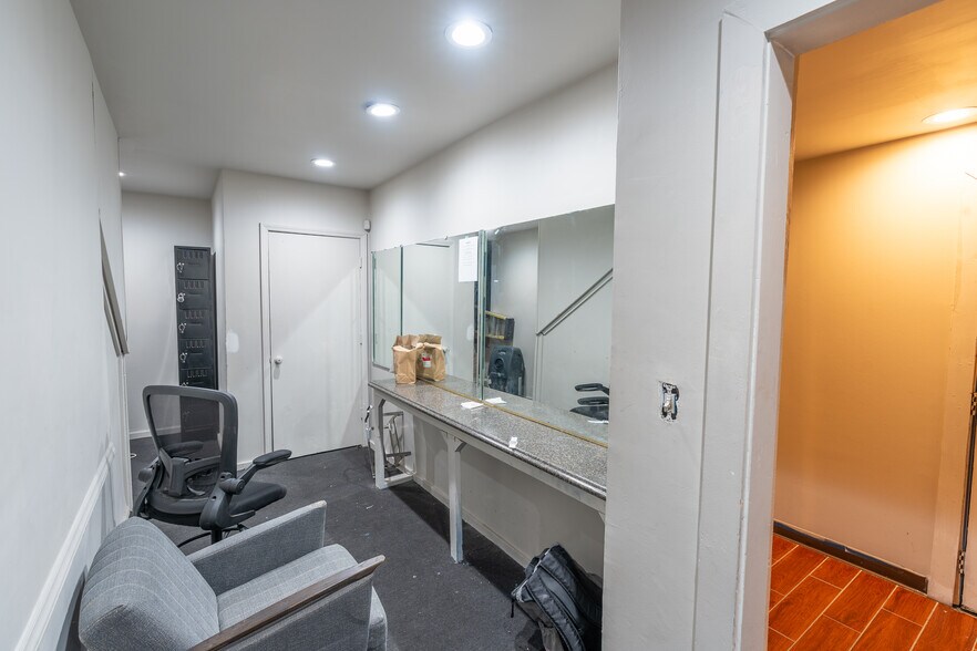 More Photos Of 124 Atando Ave, Charlotte General Retail For Sale