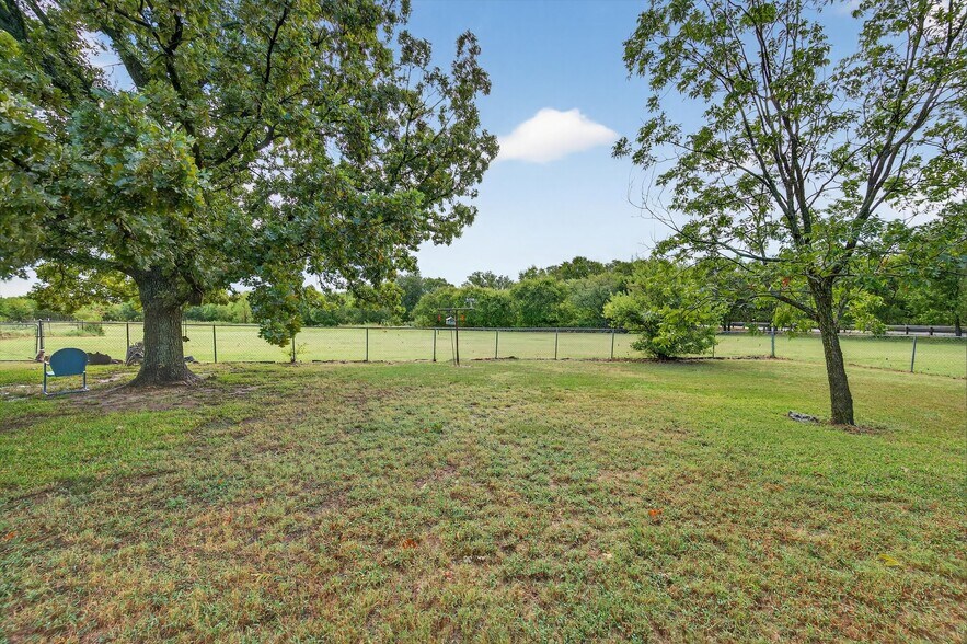 More Photos Of 102 N 9th St, Gunter Land For Sale