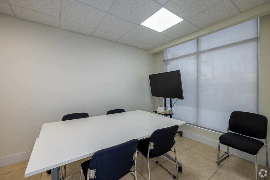 More Photos Of 1406 Centre St NE, Calgary Apartments For Sale