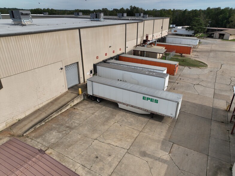 More Photos Of 1 Poulan Dr, Nashville Warehouse For Lease