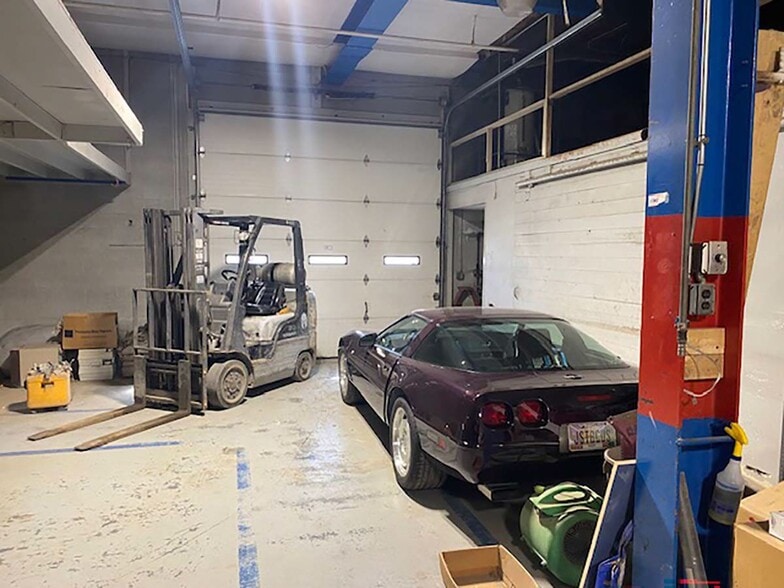 More Photos Of 2415 S Byrne Rd, Toledo Showroom For Sale