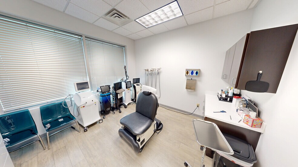 More Photos Of 5550 Painted Mirage Rd, Las Vegas Office For Lease