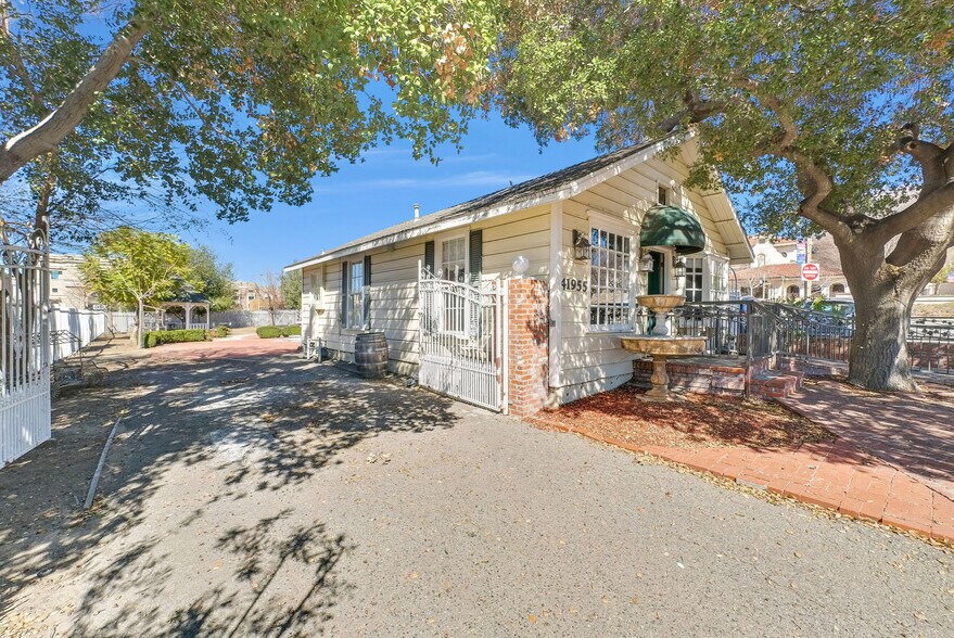 More Photos Of 41955 Main St, Temecula Freestanding For Sale