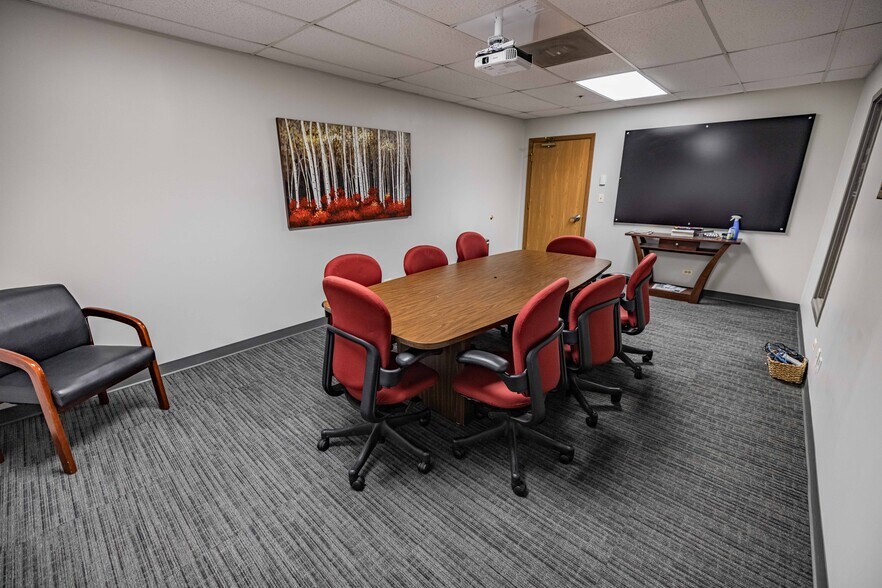 More Photos Of 800 W 5th Ave, Naperville Office For Lease