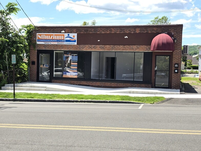 Primary Photo Of 23-25 Cedar St, Naugatuck Storefront For Lease