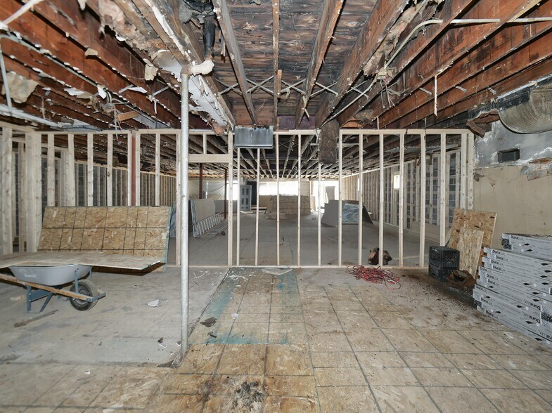More Photos Of 5638 W Chicago Ave, Chicago Restaurant For Sale
