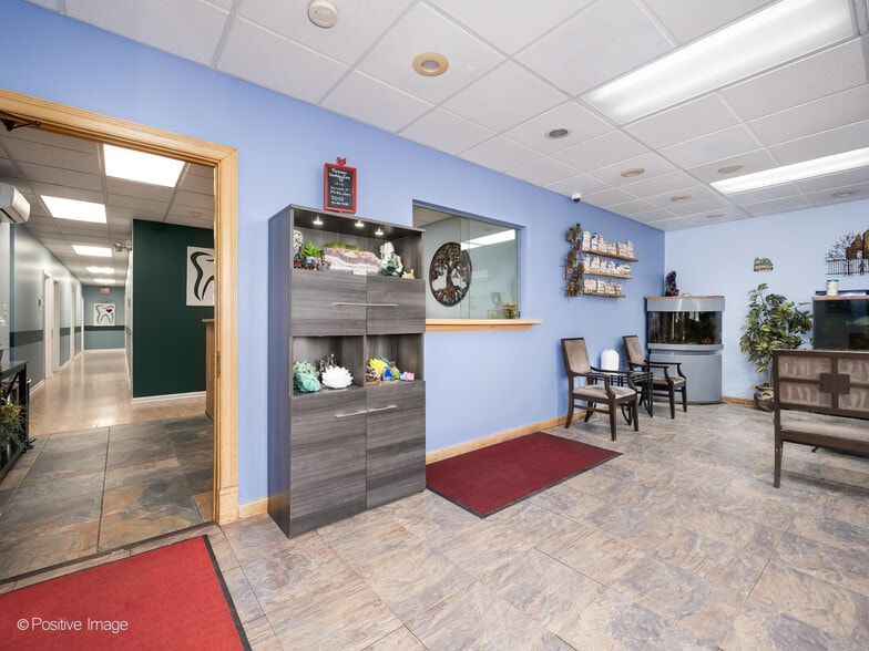 More Photos Of 4020-22 N Central Ave, Chicago Office For Sale