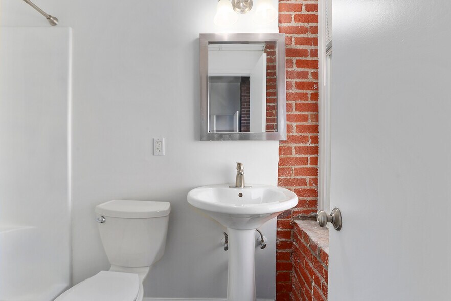 More Photos Of 412 W 8th St, Kansas City Apartments For Sale