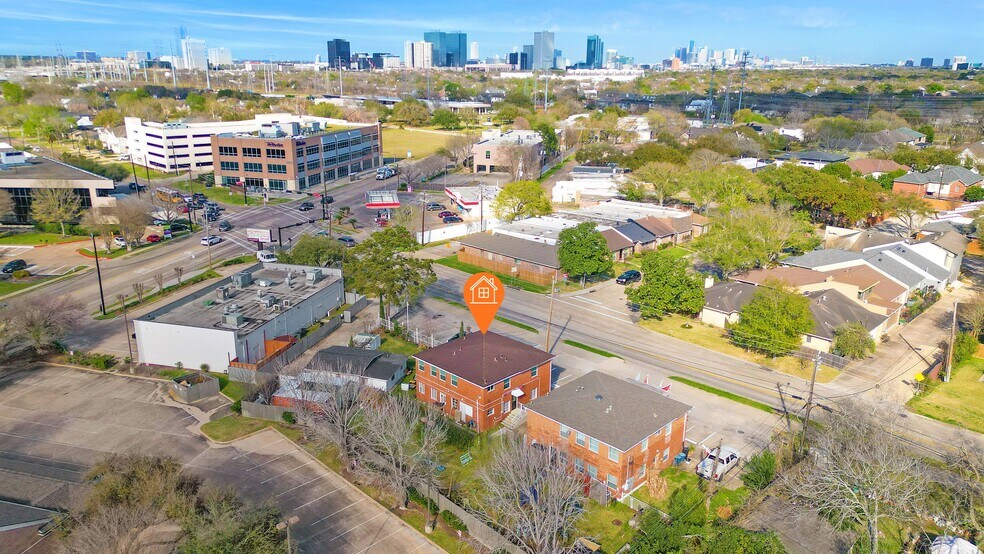 More Photos Of 5804 Newcastle St, Bellaire Office For Lease