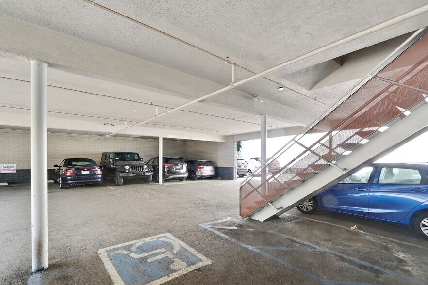 More Photos Of 215 S La Cienega Blvd, Beverly Hills Office For Lease
