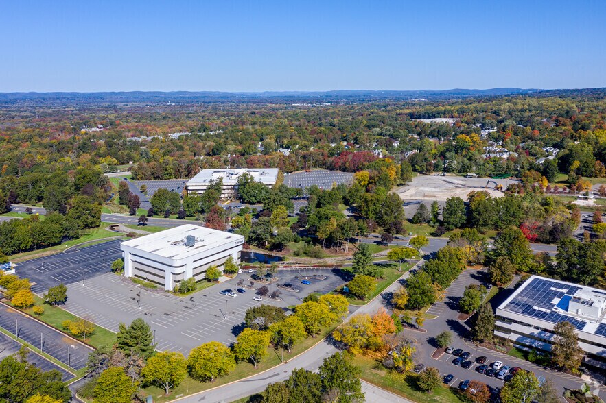 More Photos Of 7 Becker Farm Rd, Roseland Office For Lease