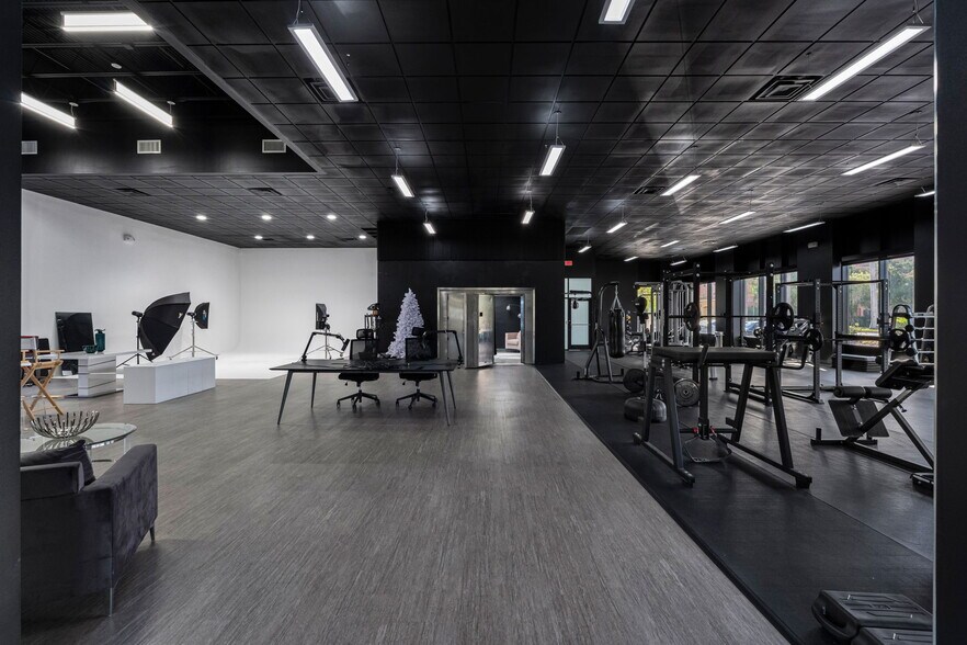 More Photos Of 18401 US Highway 19 N, Clearwater Office For Sale