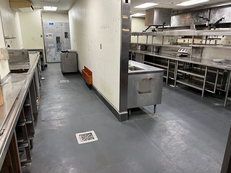 More Photos Of 425-525 Union St, Waterbury Unknown For Lease