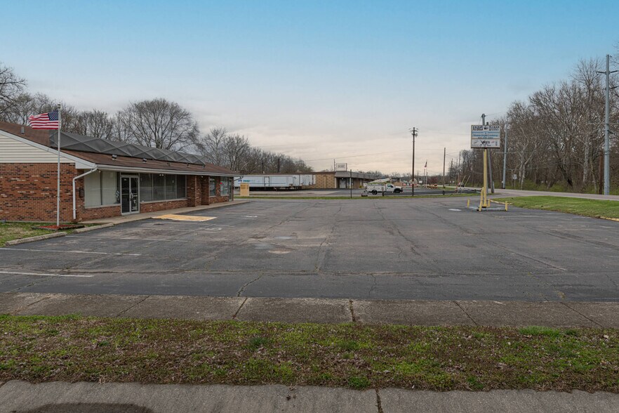 More Photos Of 749-751 Dayton Oxford Rd, Carlisle Freestanding For Lease