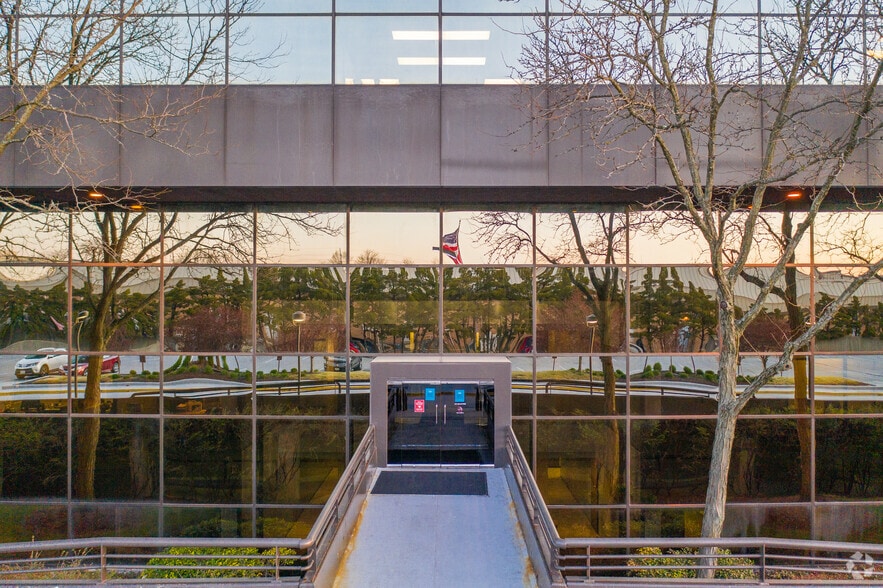 More Photos Of 12400 Olive Blvd, Saint Louis Office For Lease