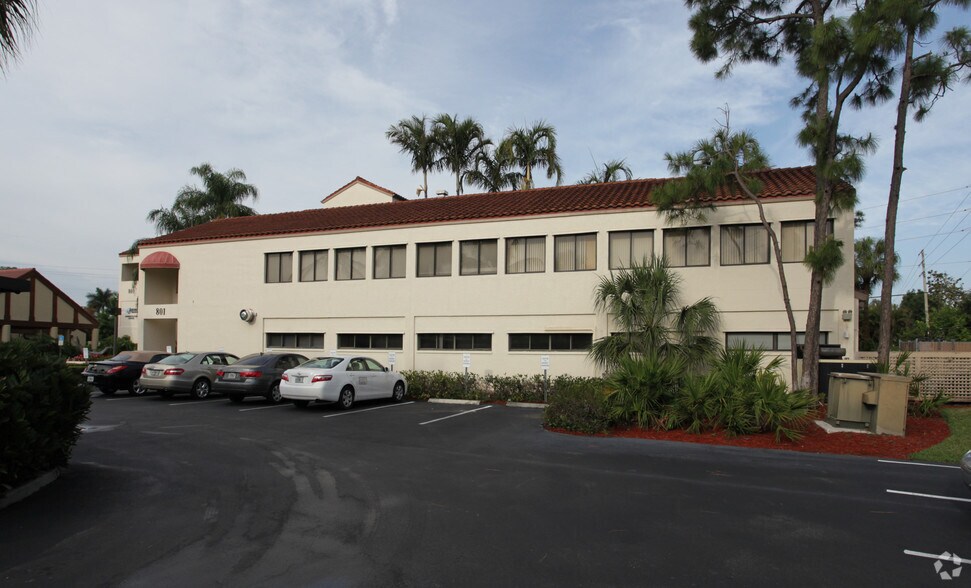 More Photos Of 801 Anchor Rode Dr, Naples Medical For Lease