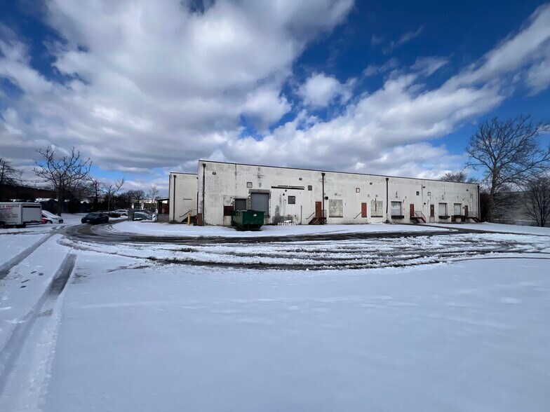 More Photos Of 5731 General Washington Dr, Alexandria Distribution For Sale