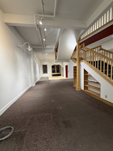 More Photos Of 189 Main St, Northampton Storefront Retail Office For Lease