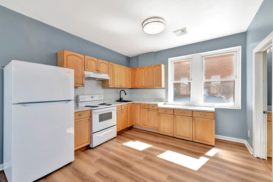 More Photos Of 804 N Lincoln St, Wilmington Storefront Retail Residential For Sale