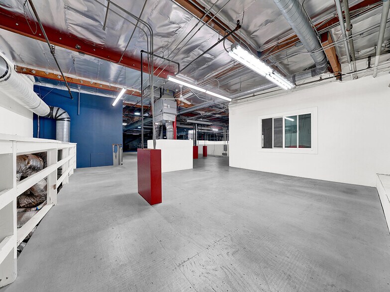 More Photos Of 3501 W Garry Ave, Santa Ana Warehouse For Lease