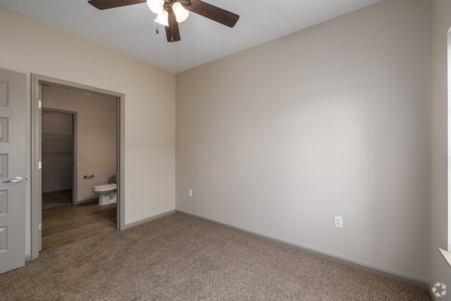 More Photos Of 106 E Greenbriar Dr, Nixa Apartments For Sale