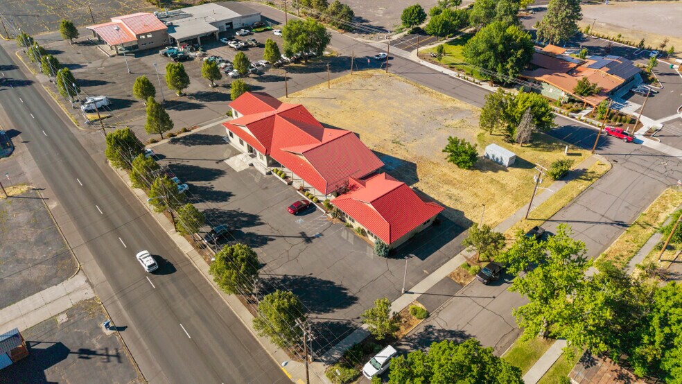 More Photos Of 422 S 5th St, Klamath Falls Office For Sale