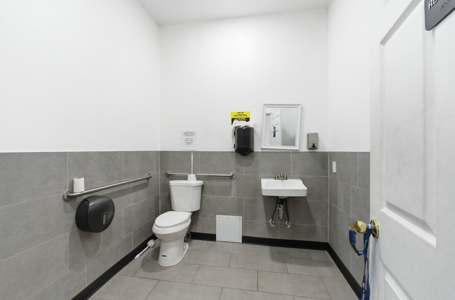 More Photos Of 7101-7105 International Blvd, Oakland Storefront For Lease