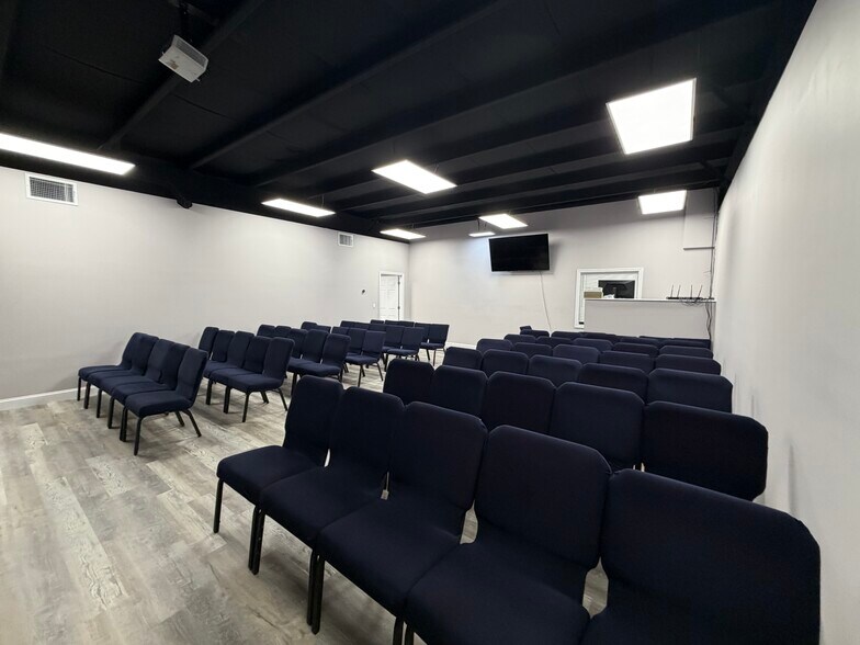 More Photos Of 553-555 Center Street Ext, Bridgeport Warehouse For Sale