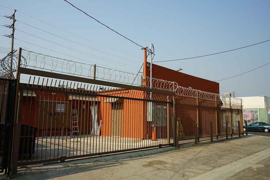 More Photos Of 10623 Burbank Blvd, North Hollywood Loft Creative Space For Sale