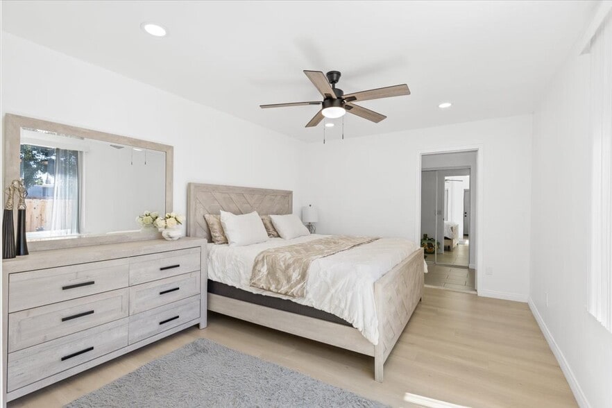 More Photos Of 5590 Shasta Ln, La Mesa Apartments For Sale