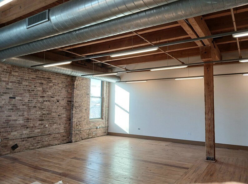 More Photos Of 333 N Oakley Blvd, Chicago Light Distribution For Lease