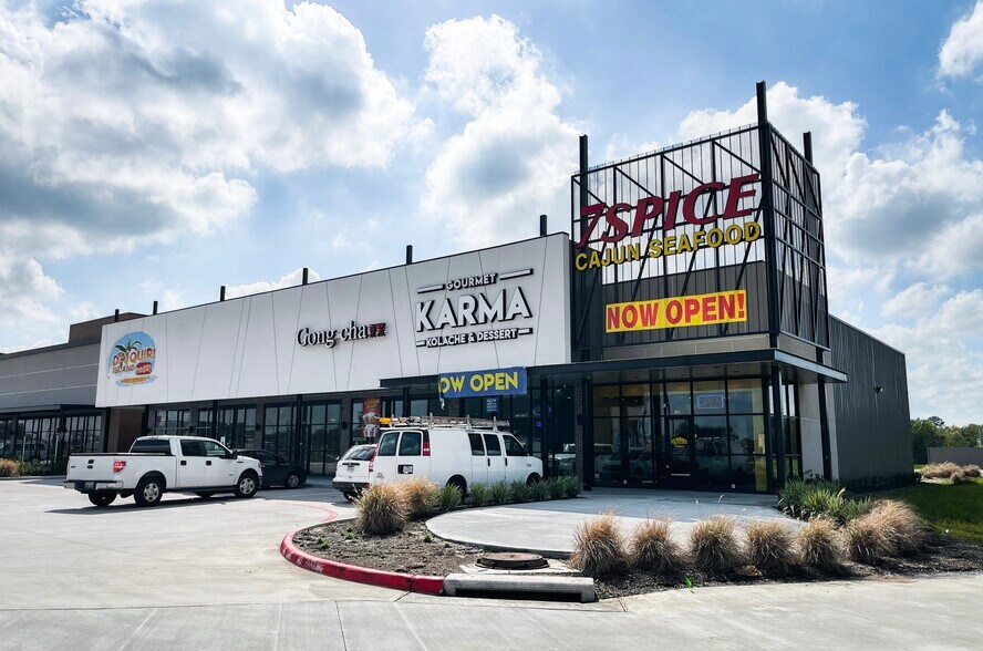 More Photos Of 12647 Tomball Pky, Houston General Retail For Lease