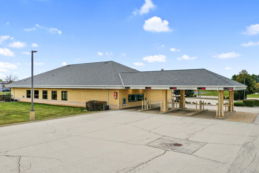 More Photos Of 3139 Voyager Dr, Green Bay Bank For Sale