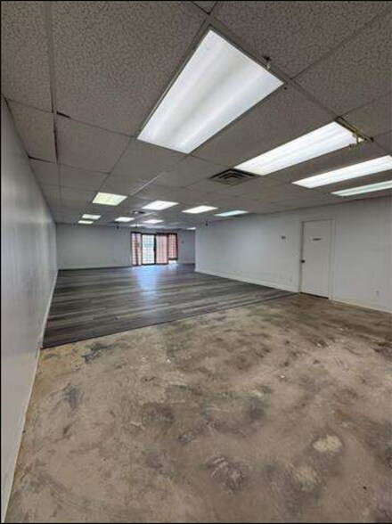 More Photos Of 101 E 3rd St, Burkburnett Office For Sale