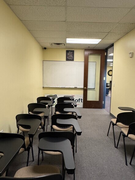 More Photos Of 1303 W Walnut Hill Ln, Irving Office For Lease